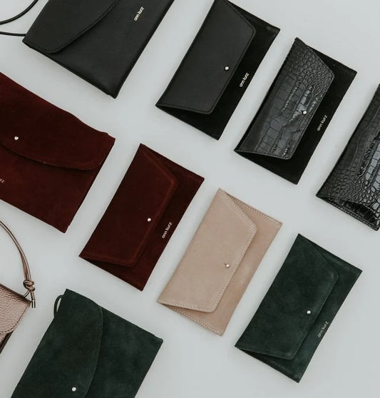 GELDBEUTEL MINI ENVELOPE - SUEDE CARAMELO