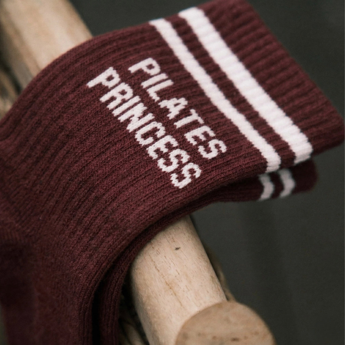 GRIP PILATES-SOCKEN – BURGUNDERROT