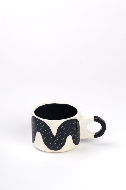 TASSE MIT HENKEL SCHWARZ WEISS CHUNKY MEDIUM