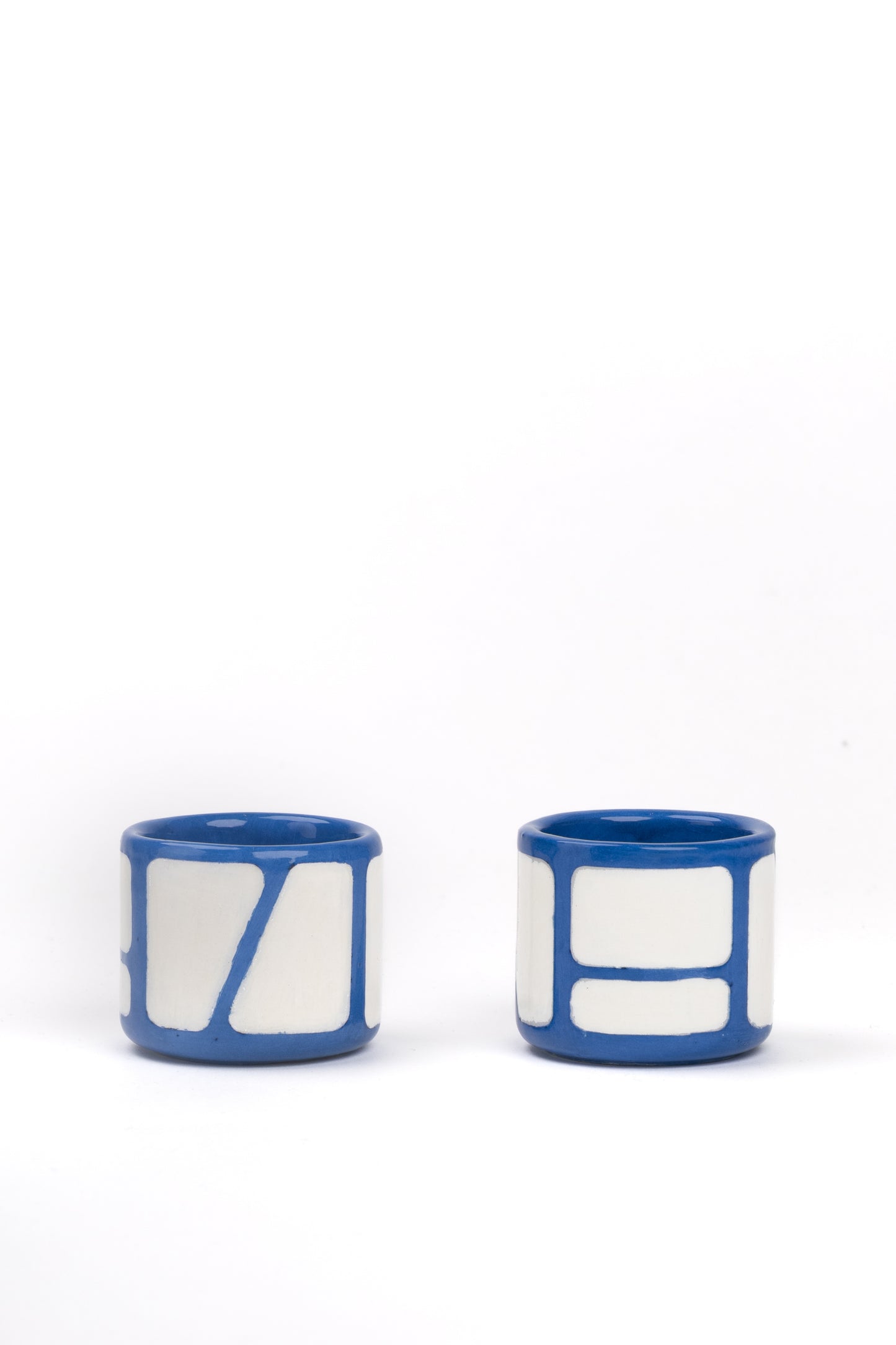 TASSE GEOMETRISCHE FORMEN WEISS KLEIN
