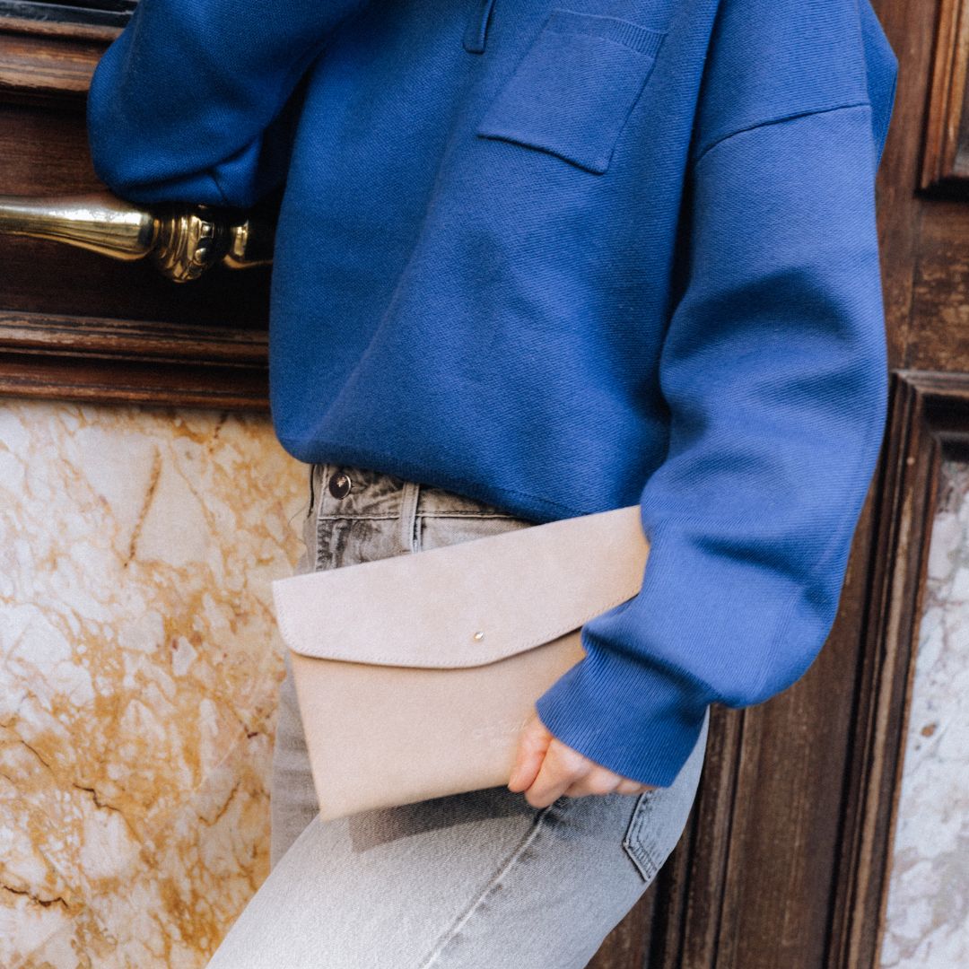 TASCHE CUTE CLUTCH - SUEDE CARAMELO