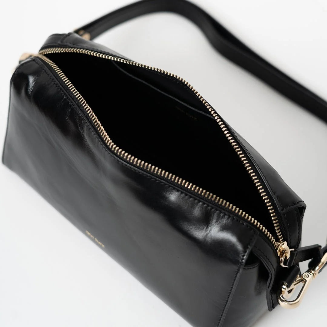 TASCHE LIGHT SHOULDER - SHINY NAPPA BLACK WITH GOLD DETAILS