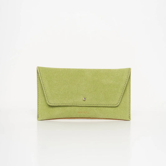 GELDBEUTEL MINI ENVELOPE - RECYCLED SUEDE PISTACHIO