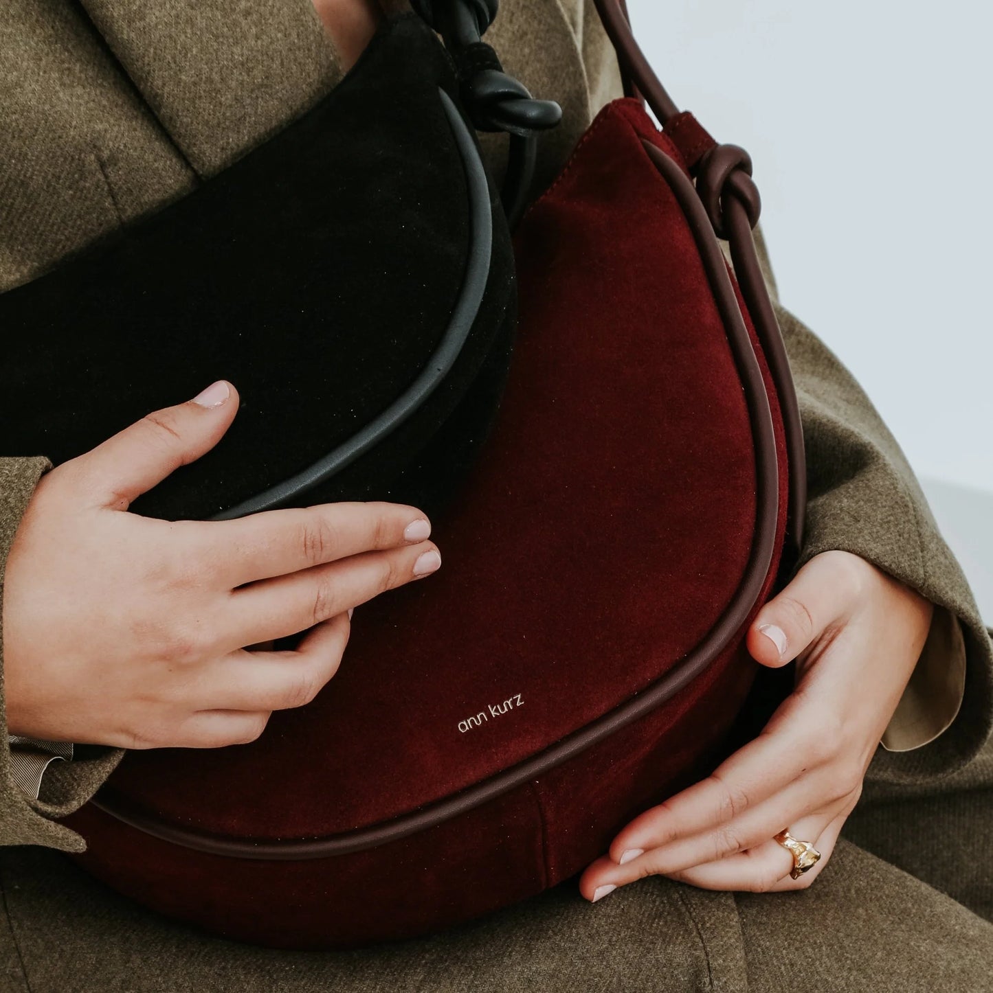 TASCHE HALF MOON - SUEDE BURGUNDERROT